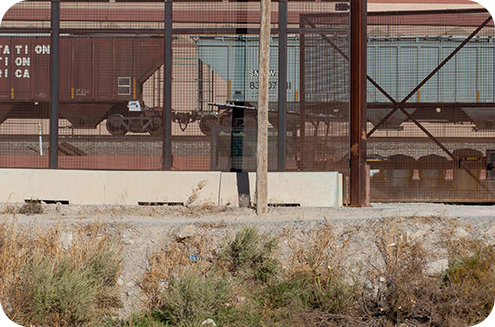 Border Train Mexico Fence - Round