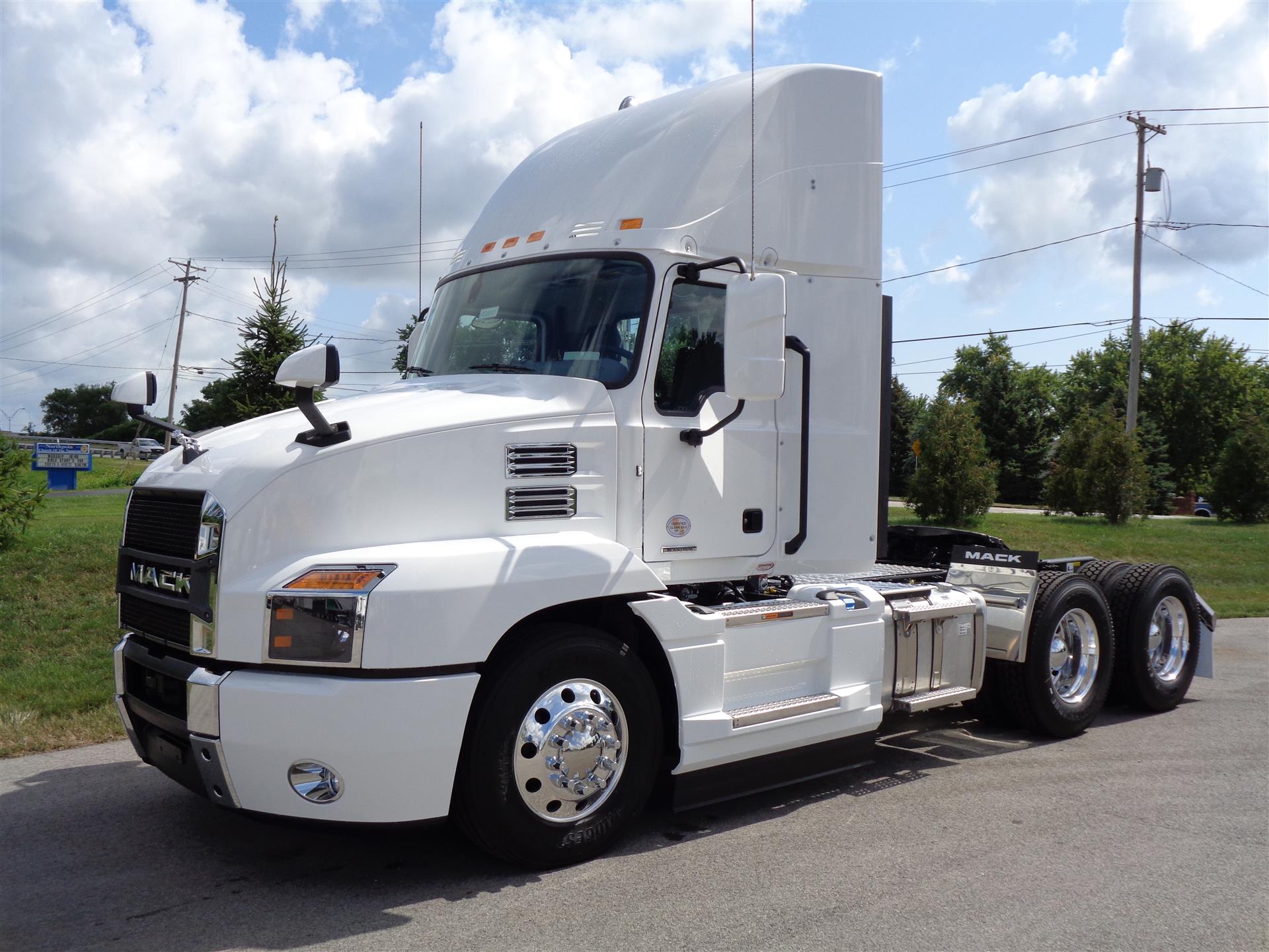 Mack Truck Day Cab - Double